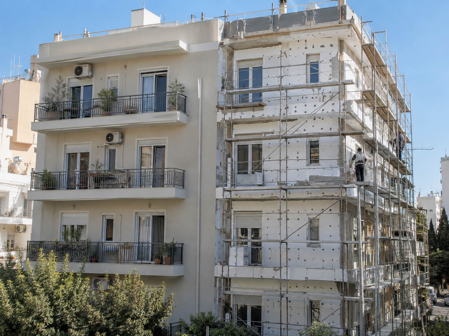 Εφαρμογή θερμοπρόσοψης σε παλιό κτίριο κατοικιών